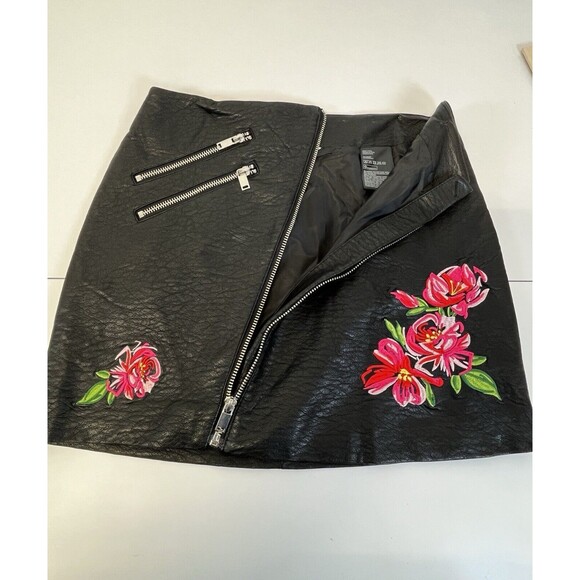 Divided Womens Black Faux Leather Mini Skirt W/ Rose Embroidery . Zippered Front - Picture 8 of 9